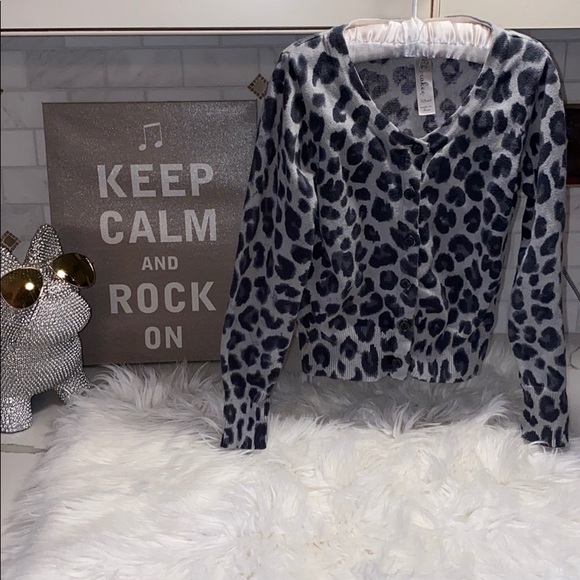 CHEROKEE LEOPARD SWEATER. 🎸 - Picture 1 of 4